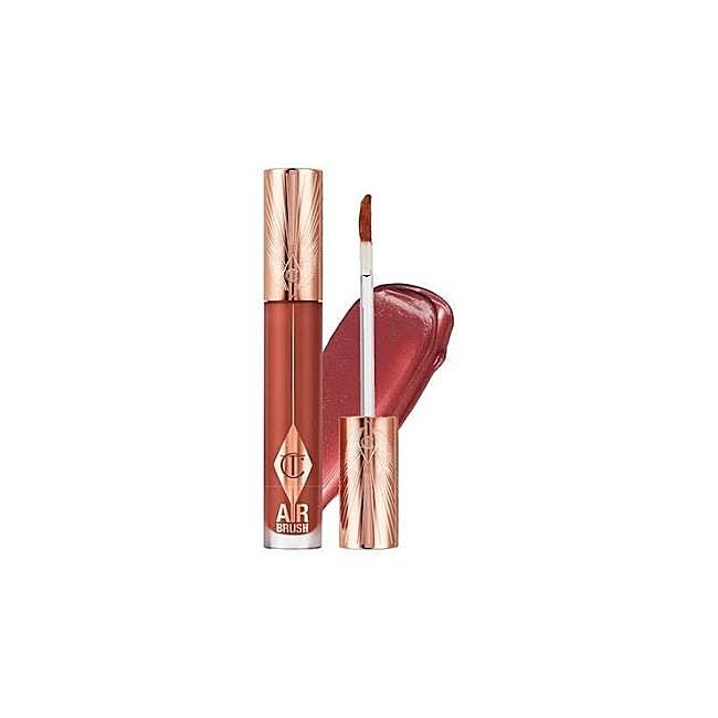 Desenfoque de labios con aerógrafo Flawless de Charlotte Tilbury.